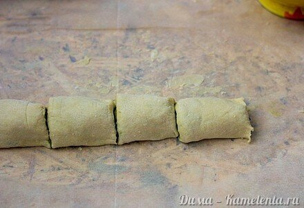 Приготовление рецепта Сырные булочки с чесноком и базиликом шаг 7